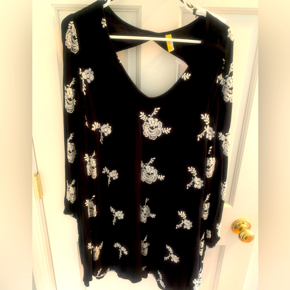 Free People. Black with white stitching linen dress. Size: SP
